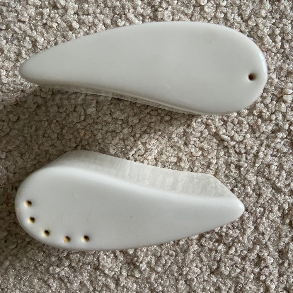 - Luzerne New Bone salt & pepper shaker apostrophe comma shape